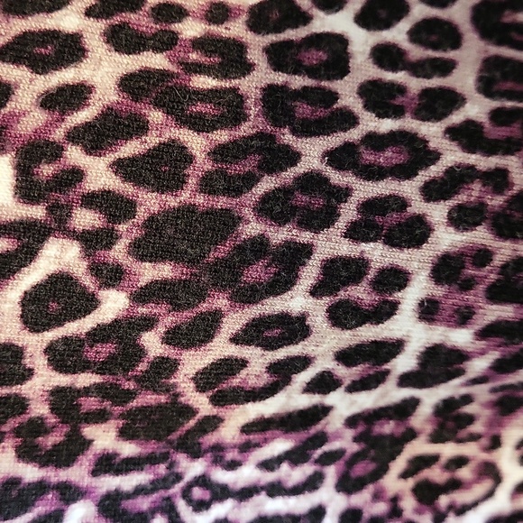 Roz & Ali v-neck purple and white leopard print sweater 3X - Picture 2 of 6